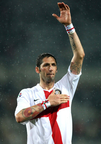 率仅泰坦达 率仅泰坦达